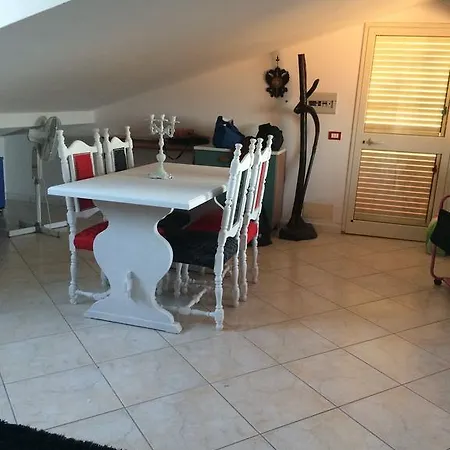 Dom wakacyjny Casa Vacanze I Glicini SantʼAntìoco