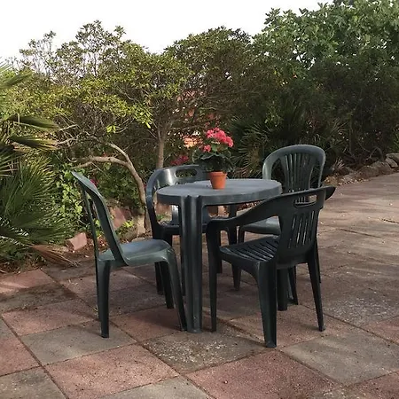 Dom wakacyjny Casa Vacanze I Glicini SantʼAntìoco
